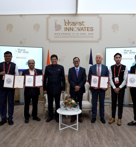  Signing of an french-indian agreement