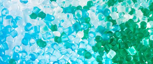 dégradé de paillettes de plastiques du bleu au vert